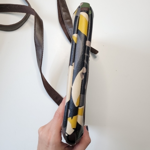 Fossil Coated Canvas Crossbody Purse - Leaf and Feather Print - Picture 4 of 7